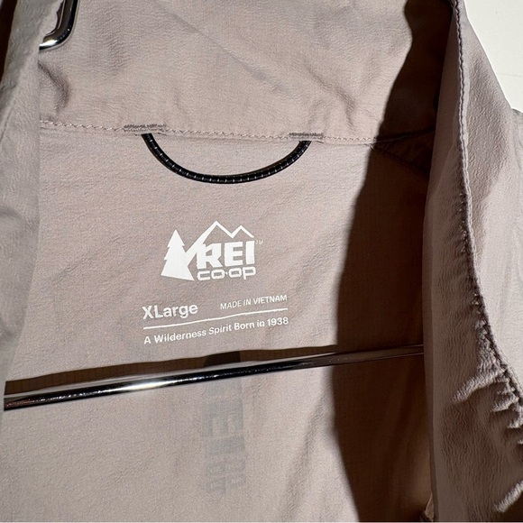 REI Co-Op Lightweight Reflective Vest - Picture 5 of 10